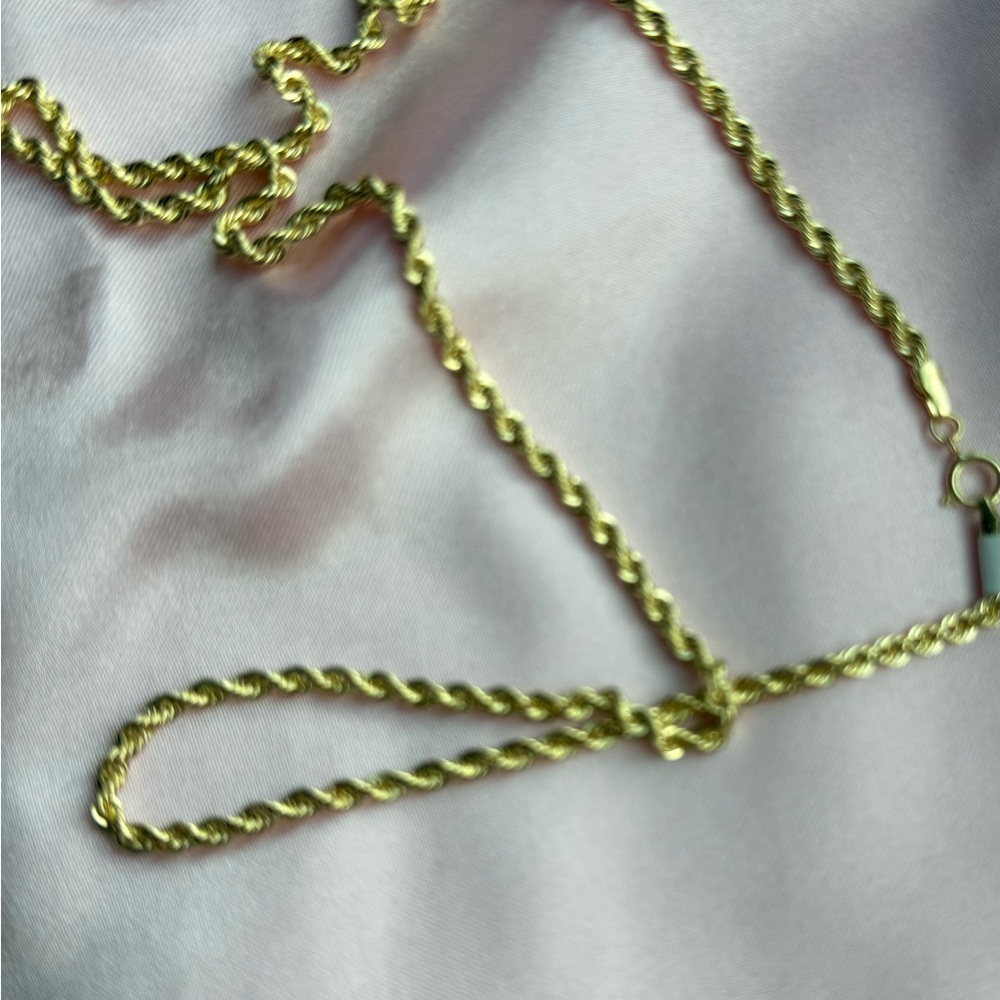 Elegant Gold Rope Chain Necklace 22 inches 18 karats gold